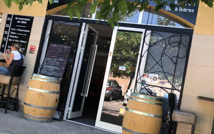 Le Bouche à Oreille