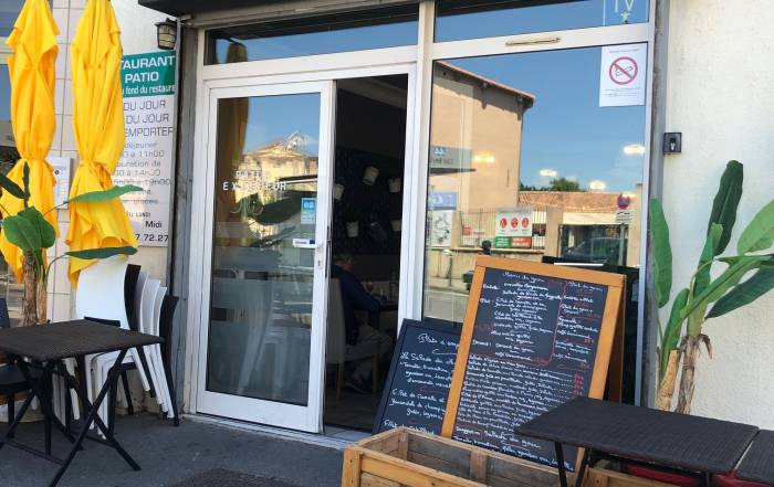 Le Bouche à Oreille