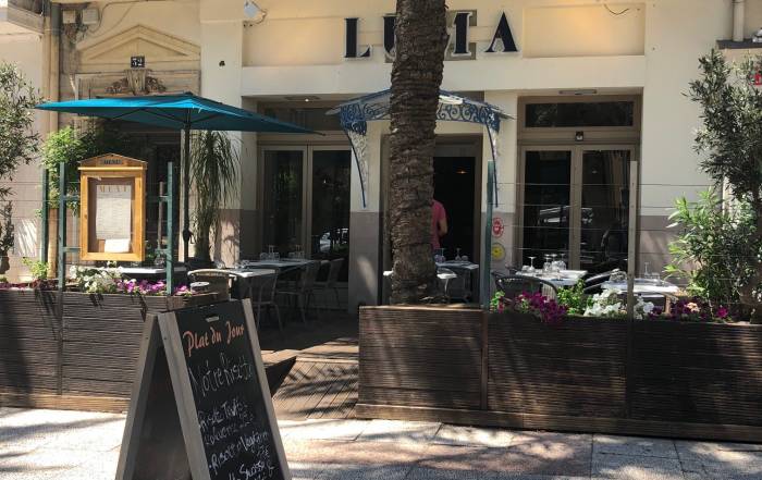 Le Bouche à Oreille