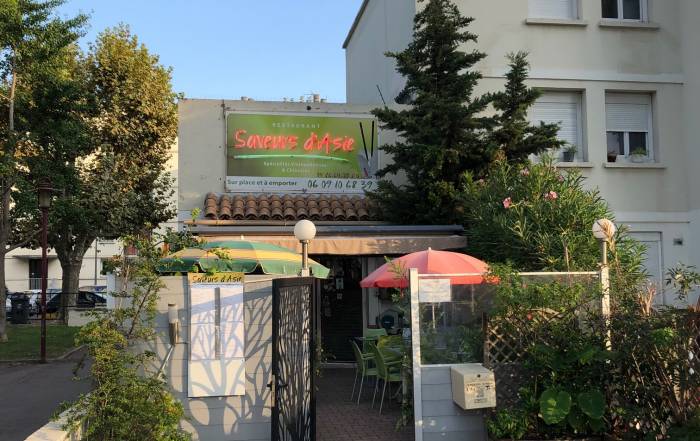 Le Bouche à Oreille