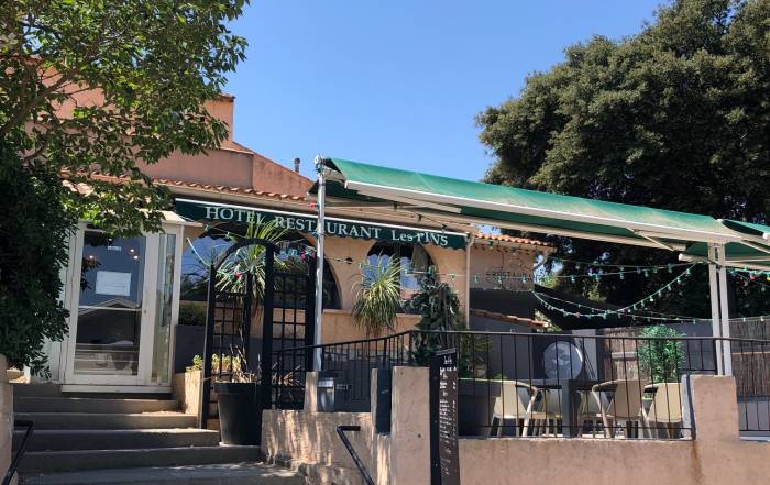 Le Bouche à Oreille