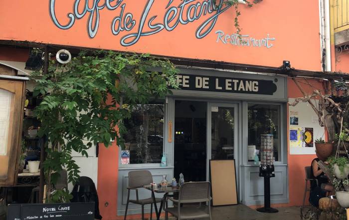 Le Bouche à Oreille