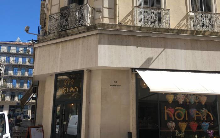 Le Bouche à Oreille