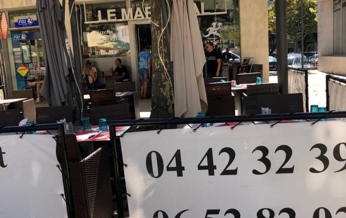 Le Bouche à Oreille