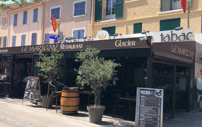 Le Bouche à Oreille