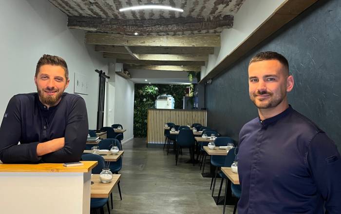 Le Bouche à Oreille