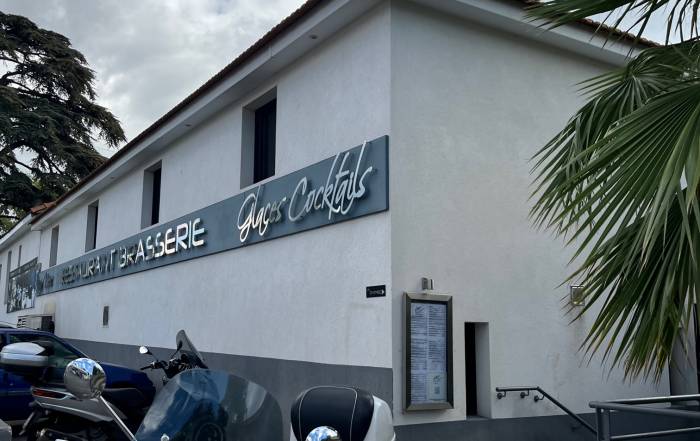 Le Bouche &agrave; Oreille