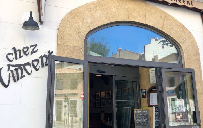 Le Bouche à Oreille