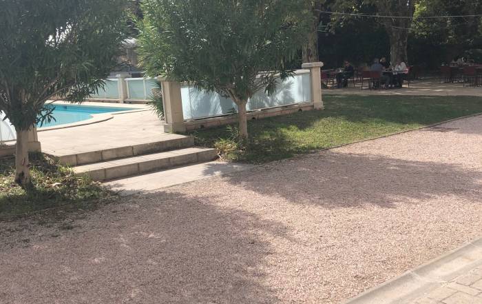 Le Bouche à Oreille