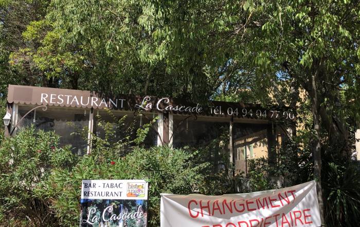 Le Bouche à Oreille