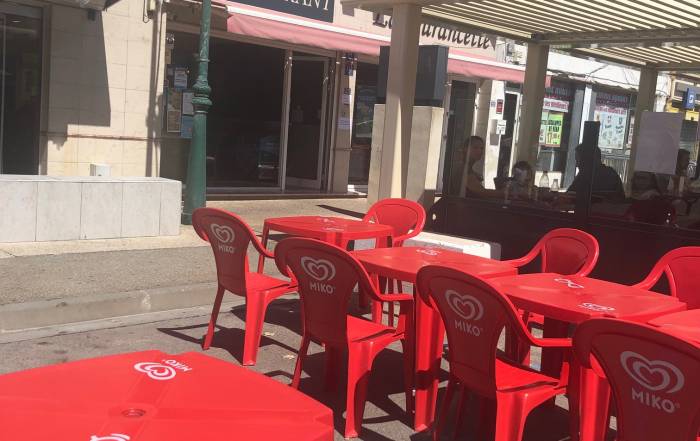 Le Bouche à Oreille