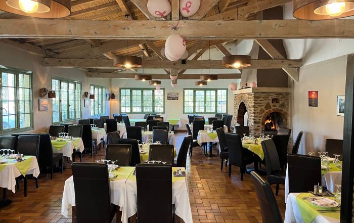 Le Bouche &agrave; Oreille