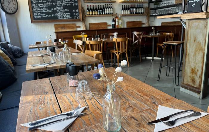 Le Bouche à Oreille