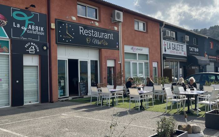 Le Bouche &agrave; Oreille