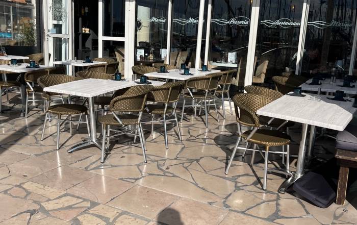 Le Bouche &agrave; Oreille