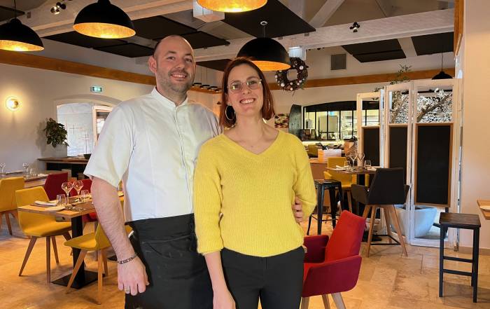 Le Bouche à Oreille