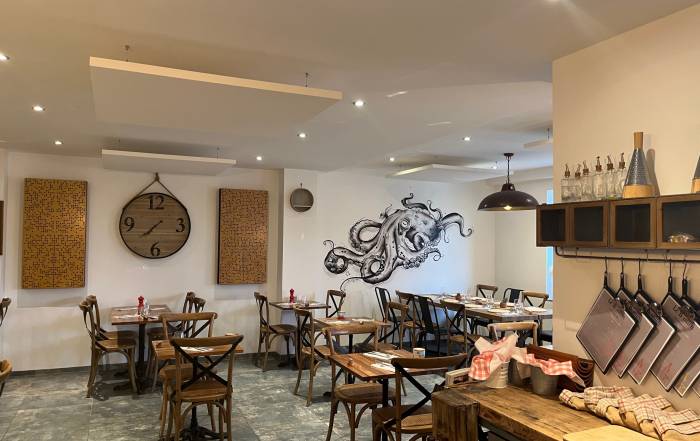 Le Bouche à Oreille