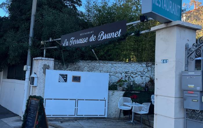 Le Bouche &agrave; Oreille