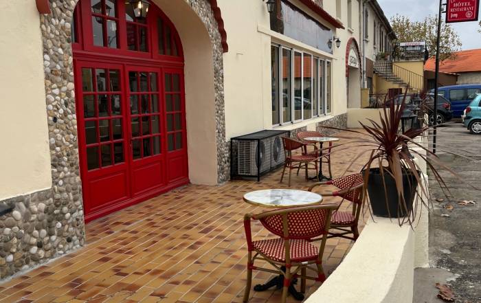 Le Bouche &agrave; Oreille