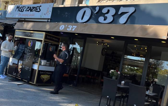 Le Bouche &agrave; Oreille