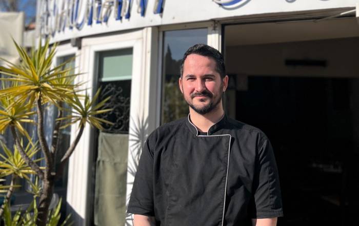 Le Bouche à Oreille