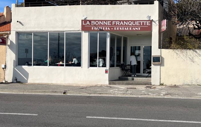 Le Bouche &agrave; Oreille