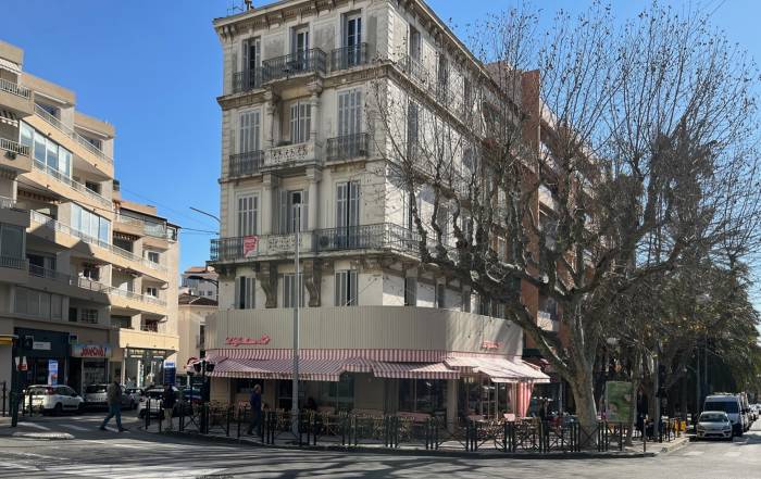 Le Bouche &agrave; Oreille