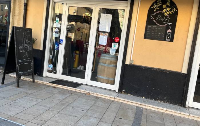 Le Bouche &agrave; Oreille