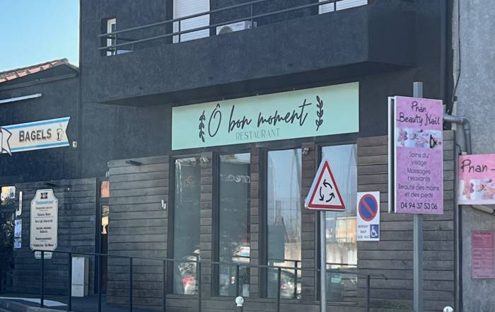 Le Bouche &agrave; Oreille