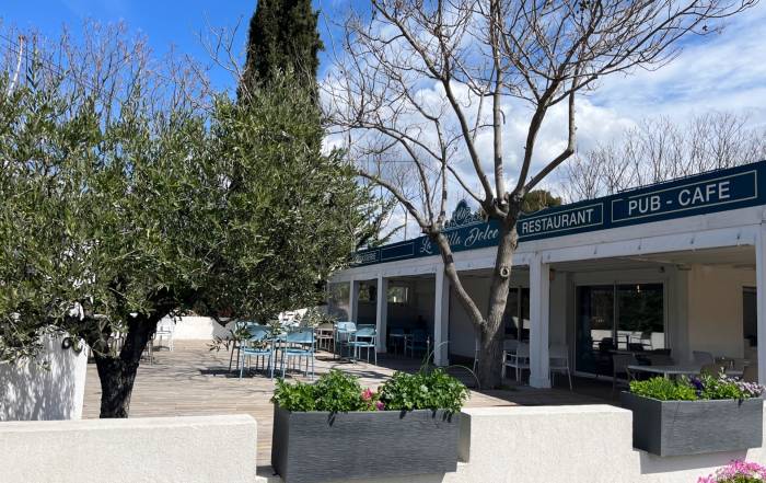 Le Bouche à Oreille