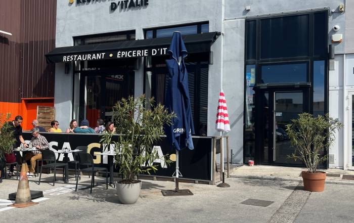 Le Bouche &agrave; Oreille