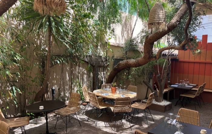 Le Bouche à Oreille