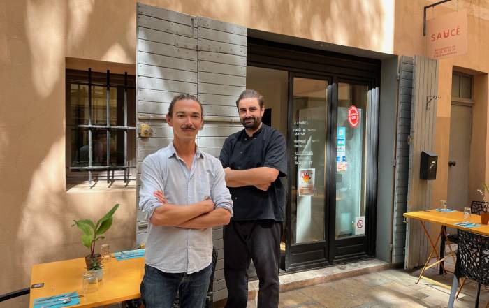 Le Bouche à Oreille