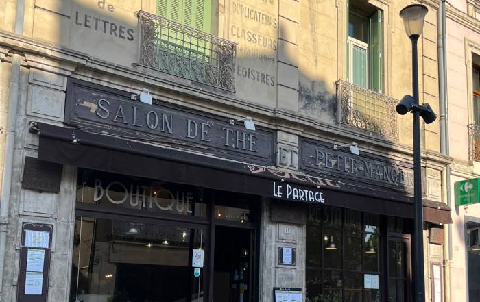 Le Bouche &agrave; Oreille