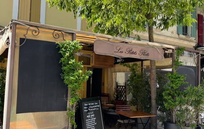 Le Bouche &agrave; Oreille