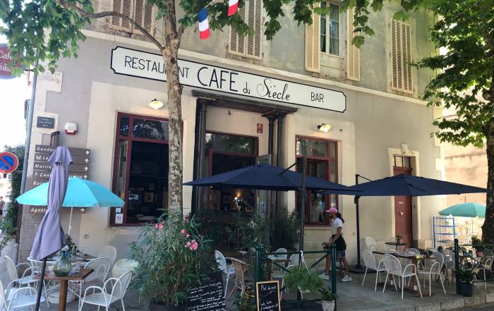 Le Bouche à Oreille