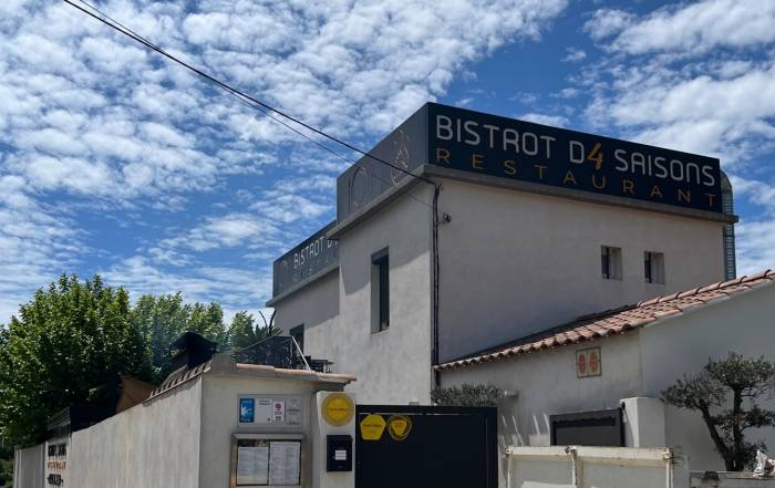 Le Bouche &agrave; Oreille