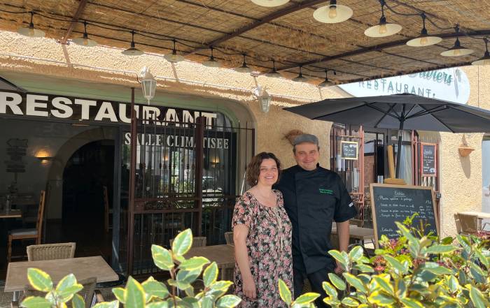 Le Bouche à Oreille