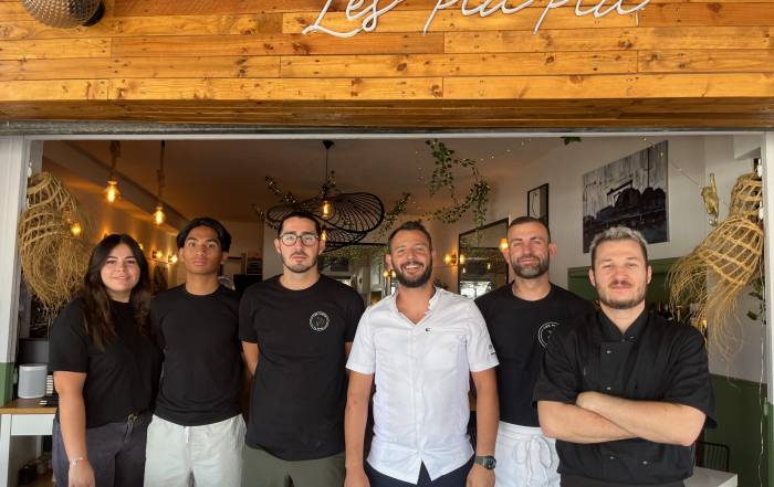 Le Bouche à Oreille