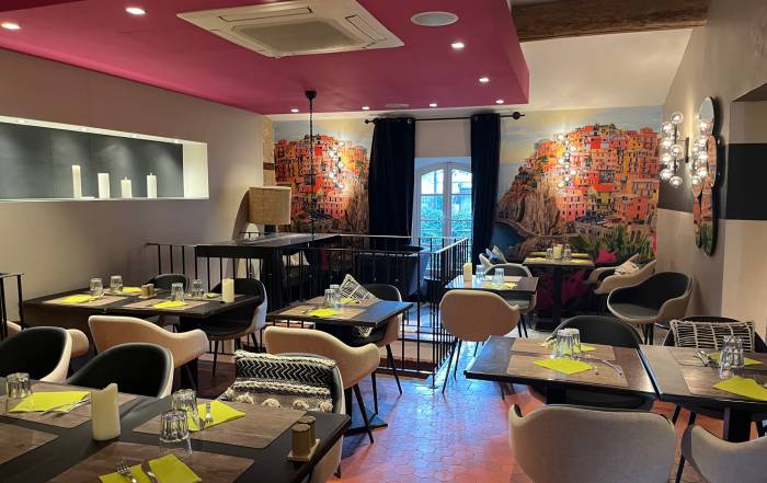 Le Bouche &agrave; Oreille