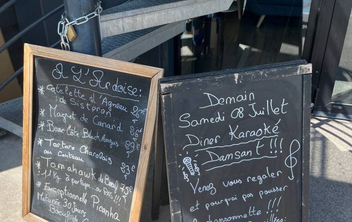 Le Bouche &agrave; Oreille