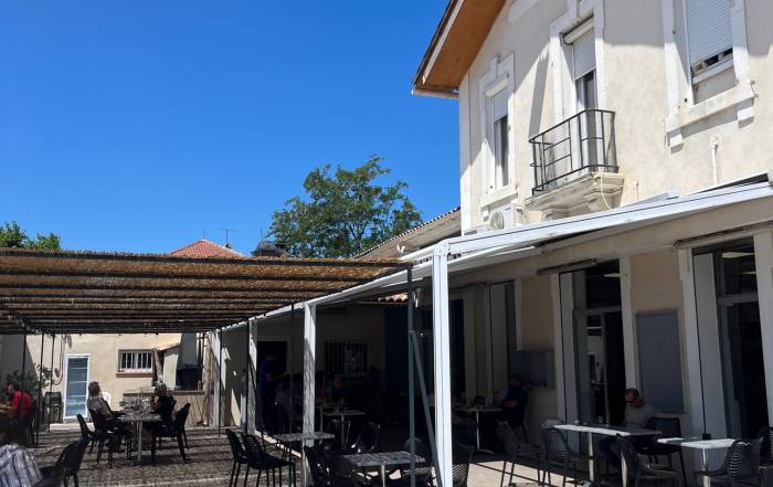 Le Bouche &agrave; Oreille