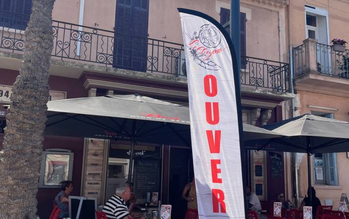 Le Bouche &agrave; Oreille