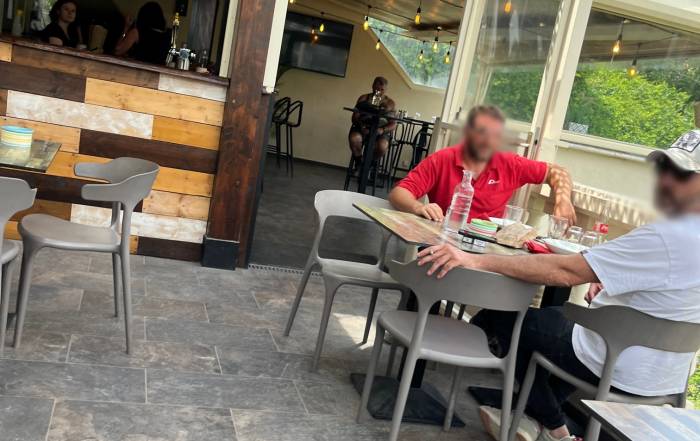 Le Bouche &agrave; Oreille