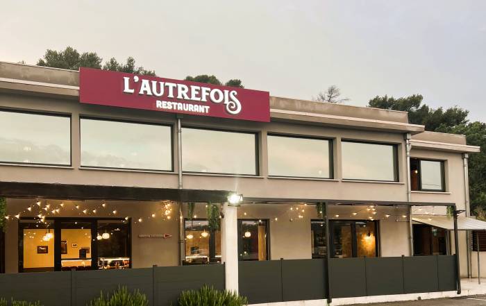 Le Bouche à Oreille