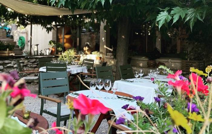 Le Bouche à Oreille