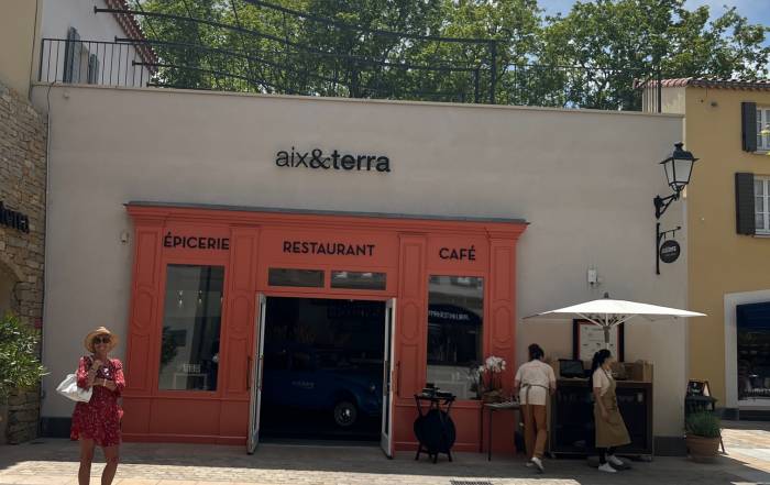 Le Bouche &agrave; Oreille