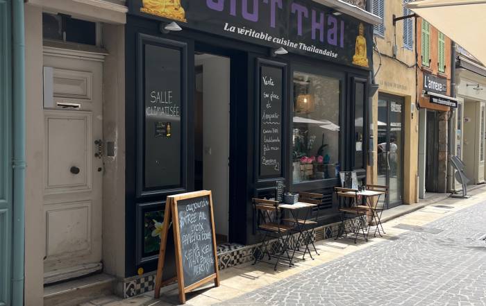 Le Bouche &agrave; Oreille