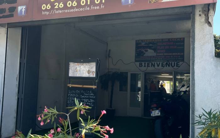 Le Bouche &agrave; Oreille