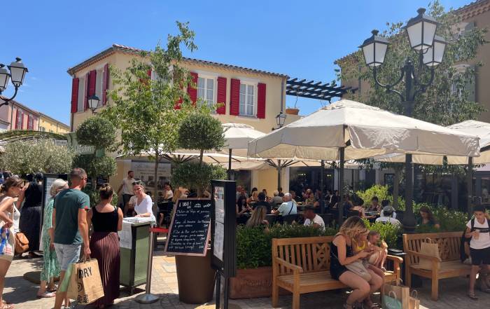 Le Bouche &agrave; Oreille